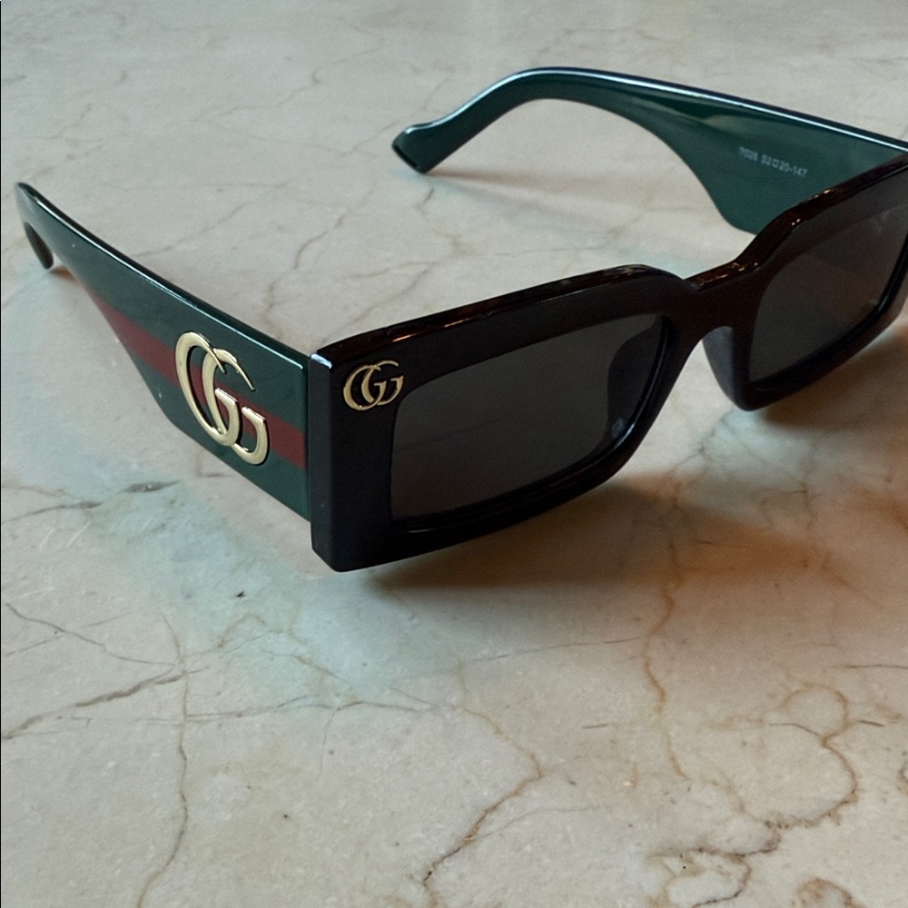 Gucci Black and Gold Sunglasses - Picture 6 of 6